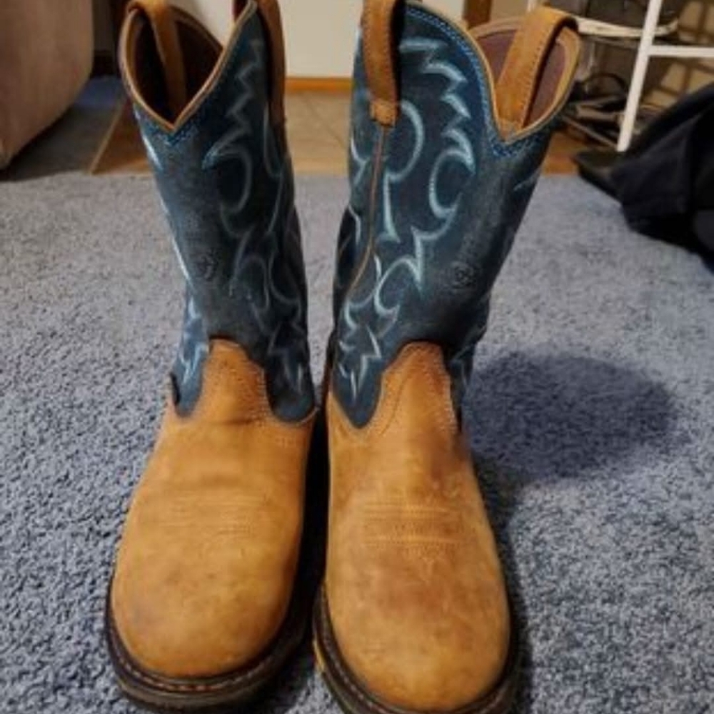 Boots - Picture 3 of 4